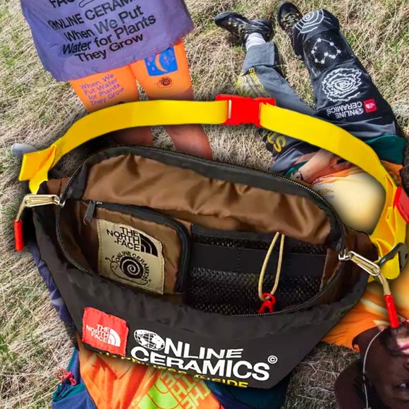 🆕 The North face x Online Ceramics Mountain Lumbar Bag 💼 - Picture 2 of 3